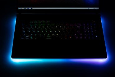 Обзор игрового ноутбука Asus ROG Strix Scar 18 G835LX с Intel Core Ultra 9 275HX и Nvidia GeForce RTX 5090 Laptop