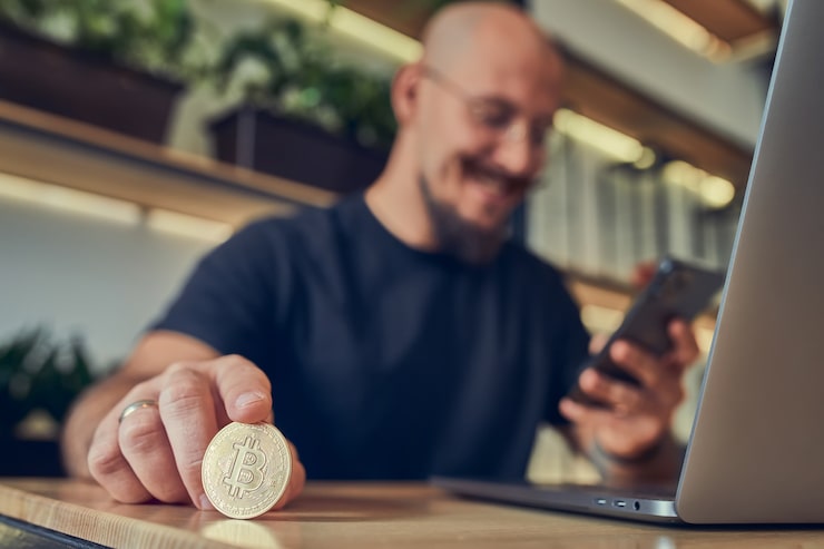 Как заработать на майнинге криптовалют дома